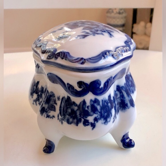 Vintage Cracker Barrel Blue and White Oval Trinket Box - Picture 3 of 9